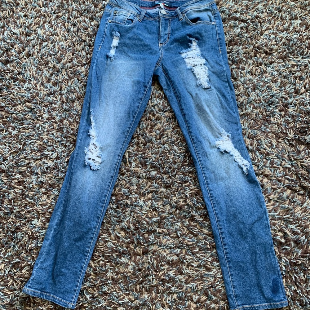 Boom Boom Ripped jeans- mid Rise